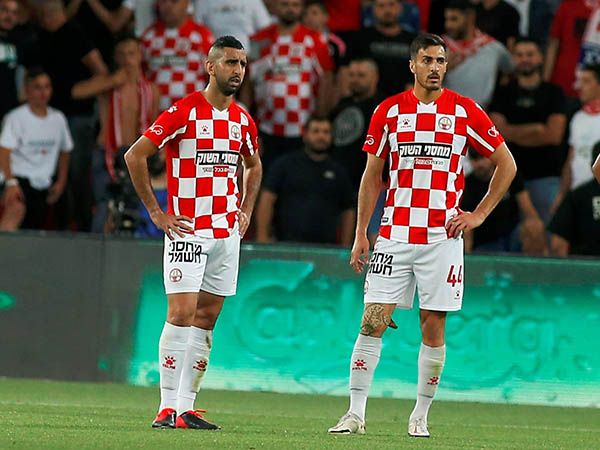 קבהא (משמאל), סיפר כי לא שמע קריאות גזעניות (אלן שיבר)