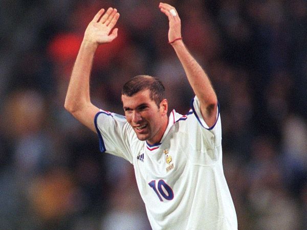 זידאן יאמן את הנבחרת אותה הוביל לזכייה ביורו ובמונדיאל? (GETTY)