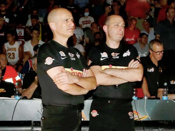 ארז גוריון לצד שמש. "לא נעים" (אלן שיבר)