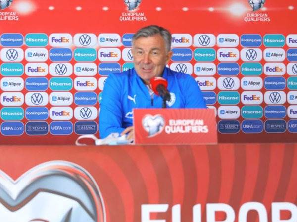 רוטנשטיינר במסיבת העיתונאים (ההתאחדות לכדורגל)