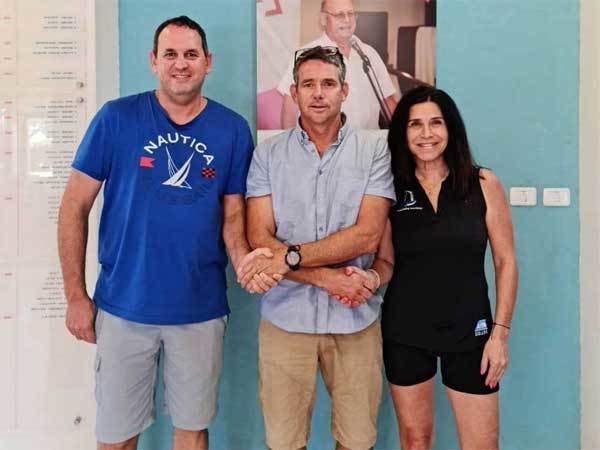 סמדר פינטוב, גור שטיינברג ושי בובר בסיום פגישתם (איגוד השייט)