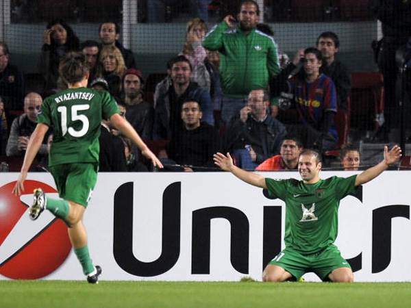 ריאזנצב וקראדניז חוגגים מול המכונה של פפ (Getty)