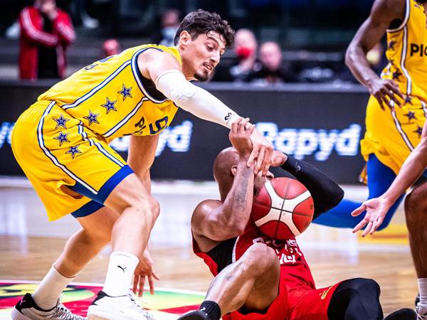 רבע שני מחריד של הפועל חיפה (צילום: עודד קרני)