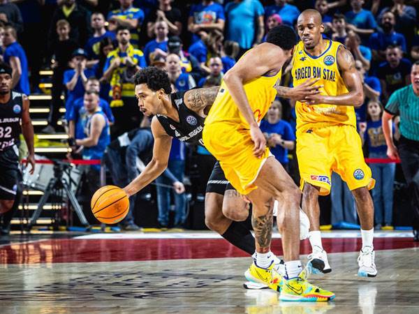 אדאמס בלט, אבל זה לא הספיק (FIBA)