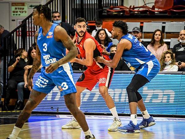 זלמנסון פוגש את האקסית (מנהלת הליגה)