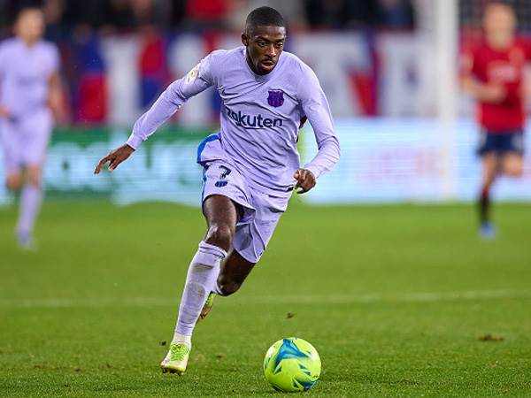 עוסמאן דמבלה. ההישארות שלו בברצלונה יכולה לסייע למועדון בשני מישורים (GETTY)