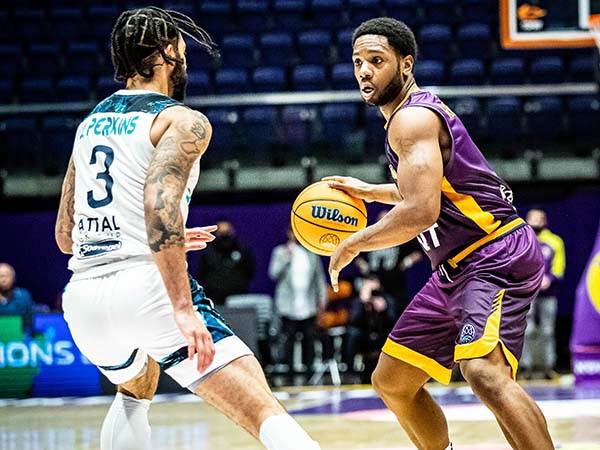 7 אסיסטים במחצית הראשונה. רגלנד (עודד קרני)