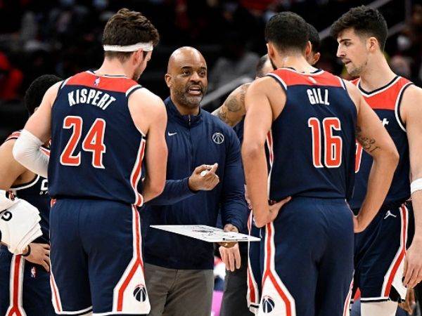 אנסלד ושחקני וושינגטון. רק בריאות (Getty)