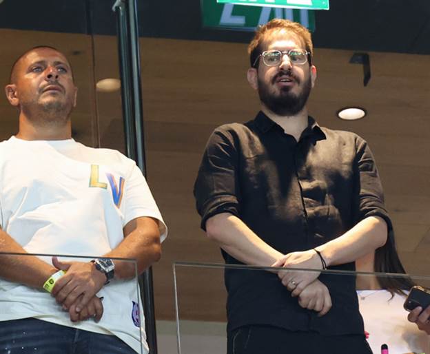 חוגג. "אוהדים מסכנים" (דני מרון)