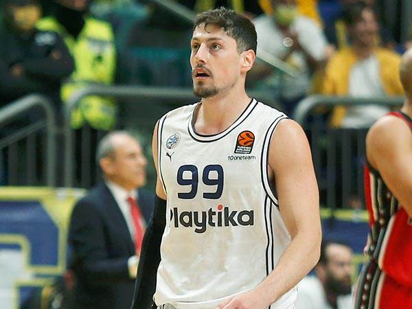 משחק נהדר. יפתח זיו (אלן שיבר)