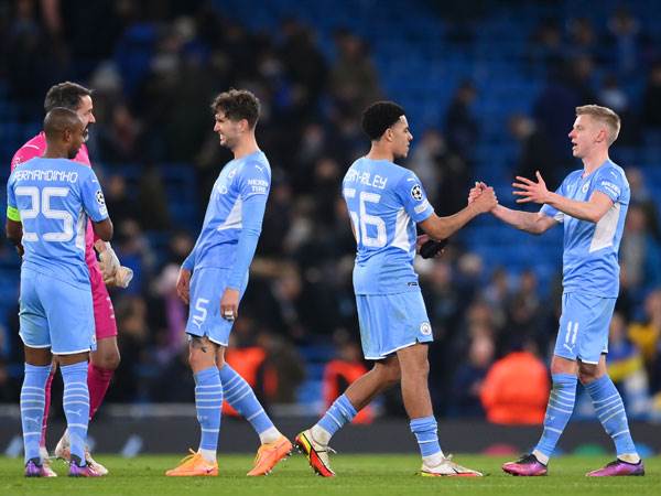 פרננדיניו ושחקני סיטי. סופה הרשמי של תקופה (Getty)