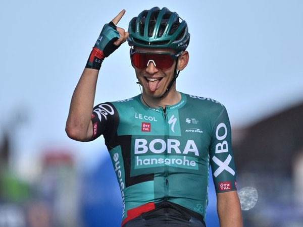 זכה בקטע הרביעי. קמנה (הטוויטר הרשמי שלי Giro d'Italia)