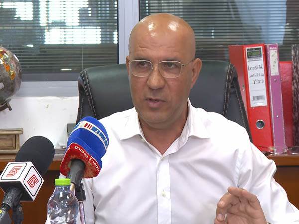 חאלד דוכי. הציג מסמכים והסכמים