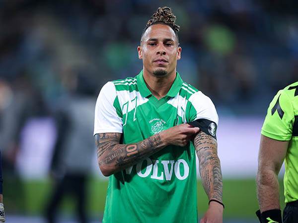 אם זה תלוי באשתו, הוא יישאר פה עוד הרבה (מאור אלקסלסי)