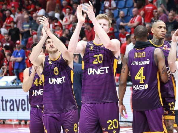 שחקני חולון במשחק הקודם בסדרה (דני מרון)