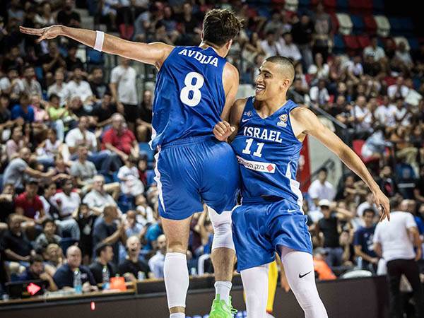 חגיגות ישראליות (עודד קרני)