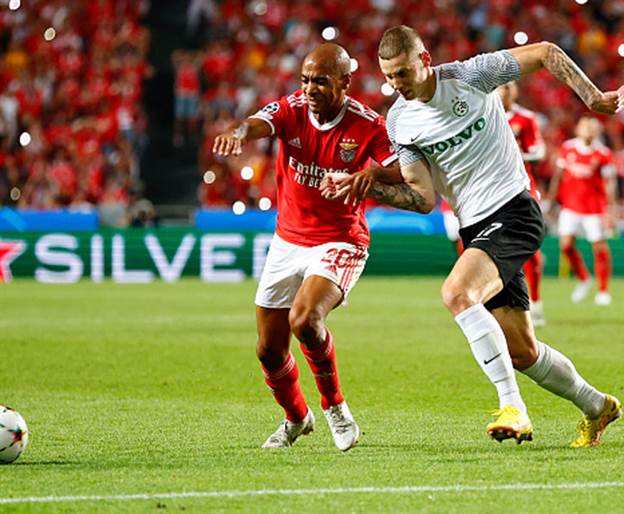 כדורגל אגרסיבי. סוף ומריו (Joao Rico/DeFodi Images via Getty Images)