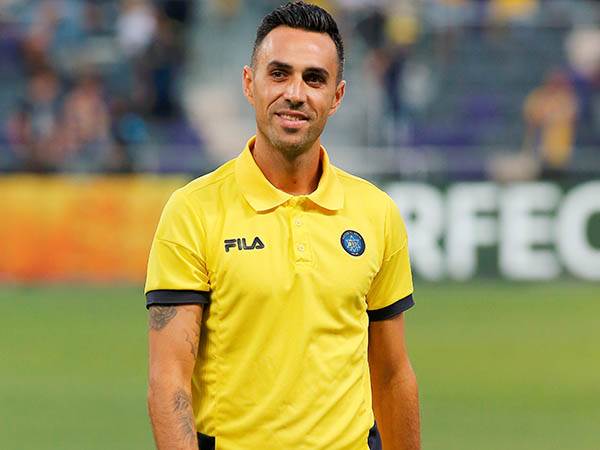 "היו שיחות עוד בינואר". זהבי (אלן שיבר)