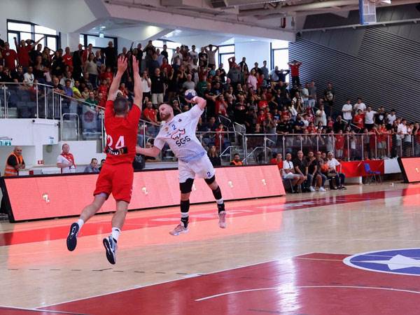 משחק צמוד (הדר ואן קולא, איגוד הכדוריד)