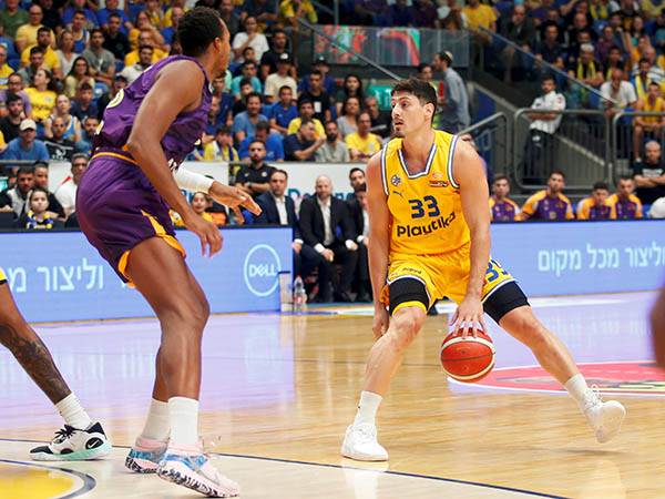 במכבי אהבו את ההתנהלות שלו. זיו (אלן שיבר)