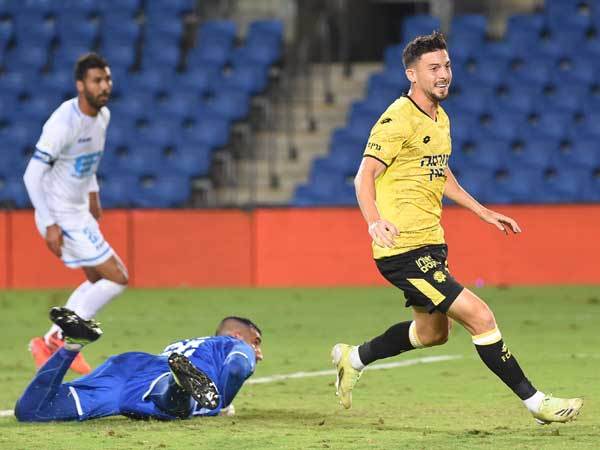 יכנס להרכב לאחר השער. רוטמן (ברני ארדוב)