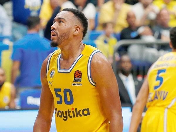 בטח מול היגינס בערב מושלם (צילום: אלן שיבר)