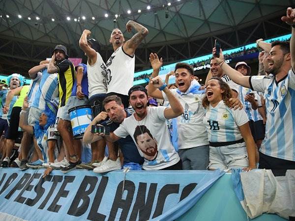 אוהדי ארגנטינה חוגגים (Getty Images)