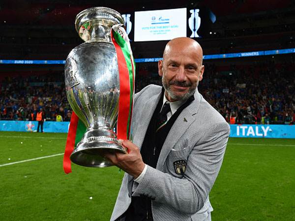 ויאלי אחרי הזכייה ביורו 2020 (Getty)