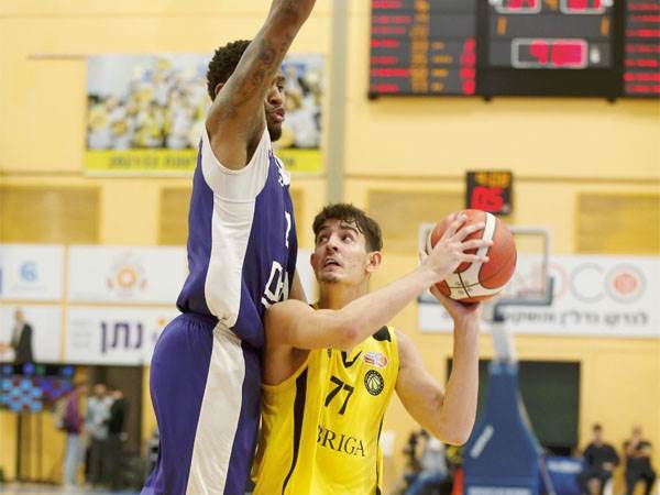 בפעם השנייה ברציפות. שרף (אלן שיבר, מנהלת הליגה הלאומית)