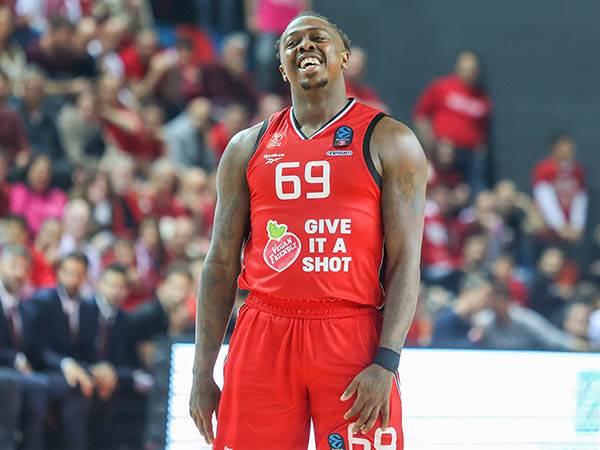 והוא ניצח על כולם. בראון (דני מרון)