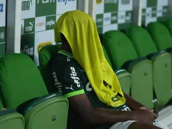 "צריך חיבוק"