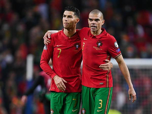 פפה ורונאלדו. הבלם הצביע במקום החלוץ (Octavio Passos/Getty Images)