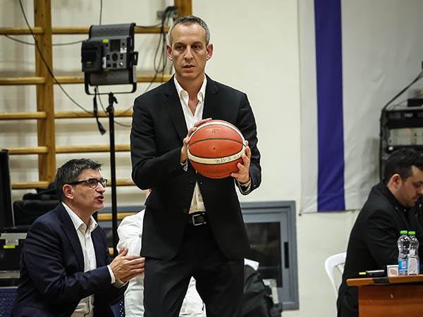 מחמאות לפורוורד. קטש (עודד קרני)