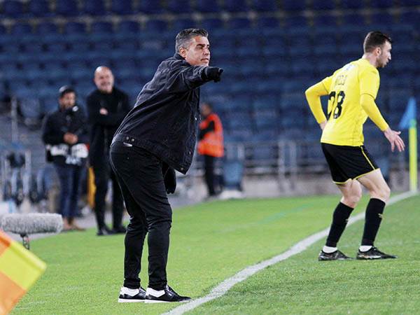 מספר התלבטויות, סילבס (קובי אליהו)