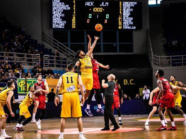 צמוד מהפתיחה (FIBA)