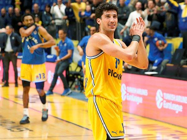 הדריק שארפ של מכבי הזו. ג'ונדי (אלן שיבר)