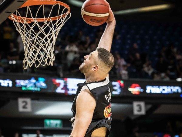 נתנאל ארצי מרחף (דני מרון)