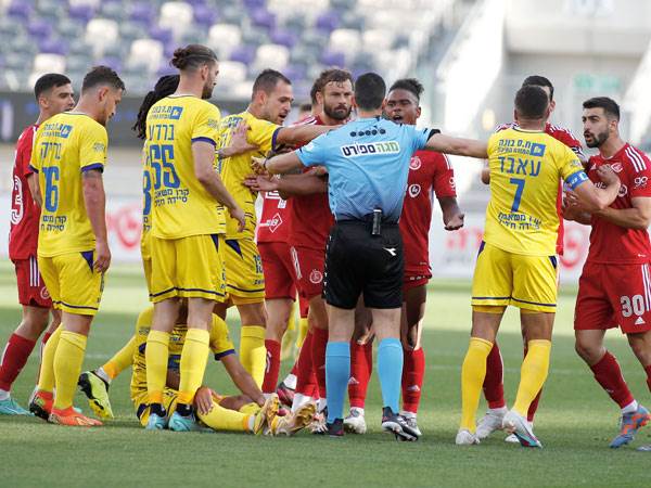 שילוח. ספג את מירב החצים (אלן שיבר)