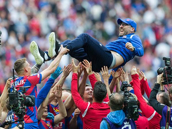 הצלחה פנומנלית. פאפשון חוגג זכייה בגביע (getty)