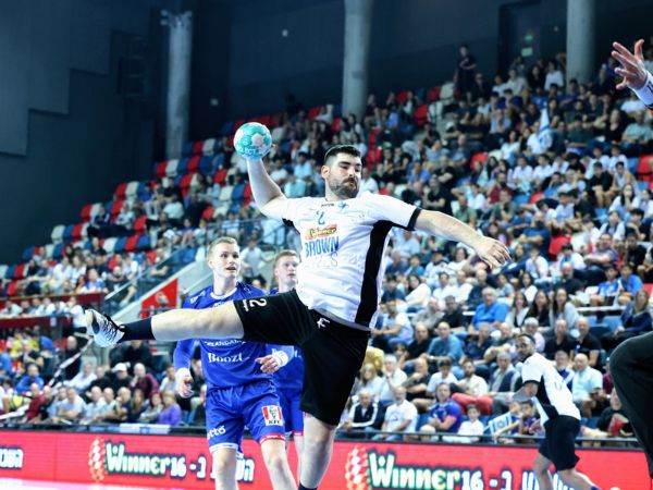 קורה (הדר ואן קולא, איגוד הכדוריד)