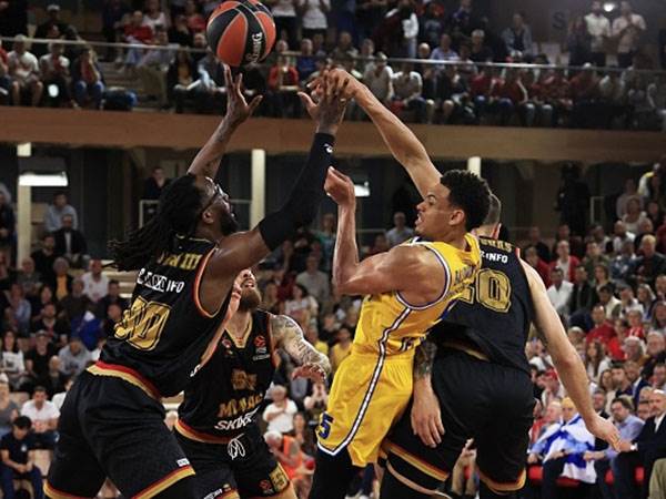 "מכבי ת"א נגררה לפרובוקציות" (Getty)