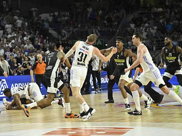 "שערורייה" (GETTY)
