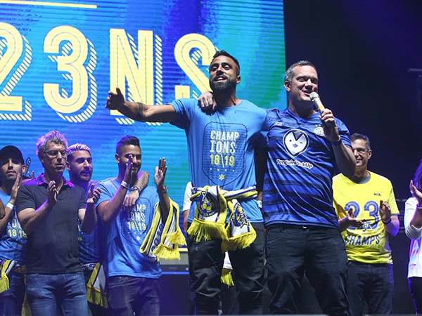 קידם דור של צעירים. מנספורד ופיבן (צילום: ירון שלום)