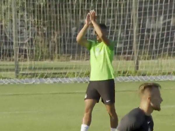 זערורה מודה לקהל