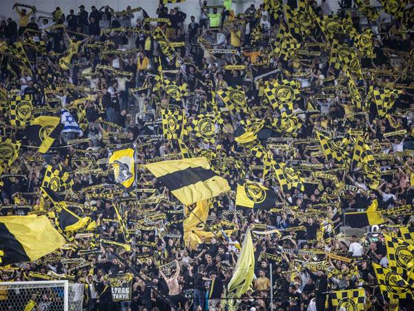 אוהדי מכבי נתניה. יגדשו את היציעים בסמי עופר (עודד קרני)