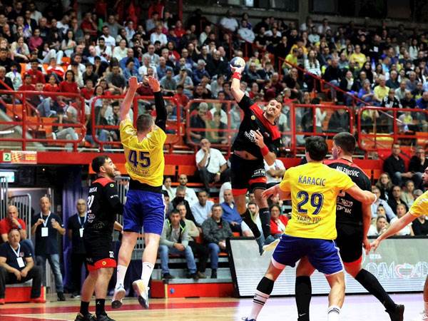 (הדר ואן קולא, איגוד הכדוריד)