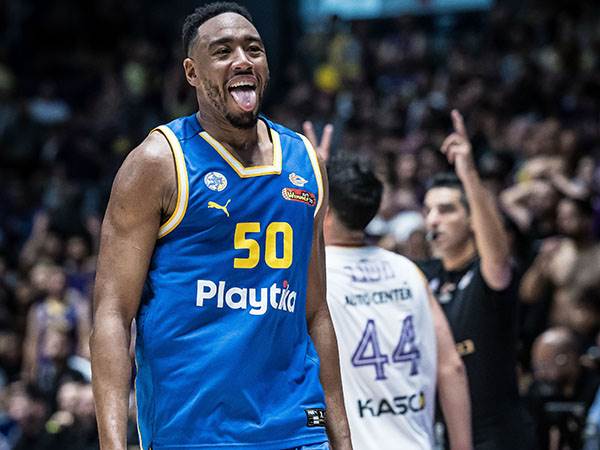 "ניסיתי לזרוק לסל בביטחון" (עודד קרני)