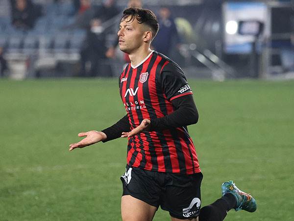 הקבוצה השביעית בקריירה. גיא בדש (צילום: אלן שיבר)