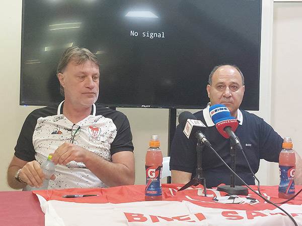 המטרה: שלושה זרים