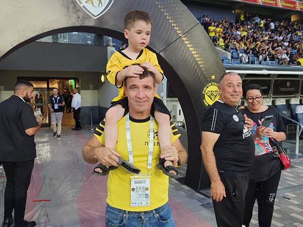 אייל סגל. הבעלים ומשפחתו ישמחו לעזוב (אלן שיבר)